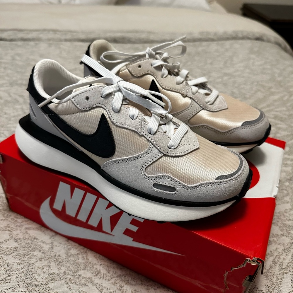 Nike women’s sneakers